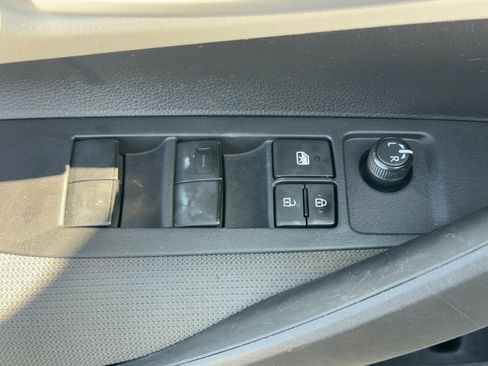 Used 2020 Toyota Corolla LE FWD image 15