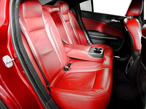 Used 2018 Dodge Charger SXT image 32