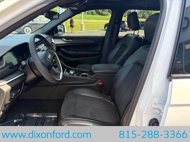 Used 2024 Jeep Grand Cherokee Altitude AWD/4WD image 10