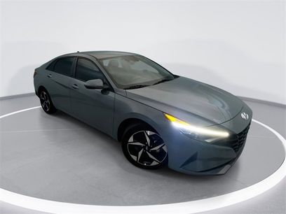 Used 2023 Hyundai Elantra SEL w/ Convenience Package
