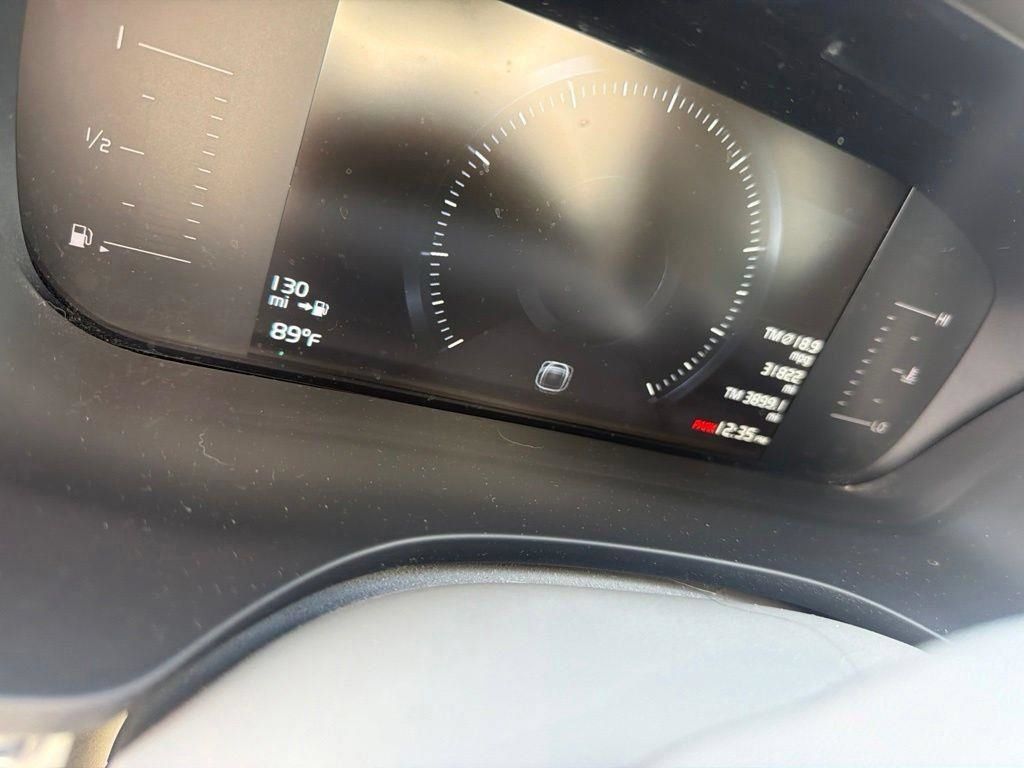 Used 2019 Volvo XC60 T5 Momentum w/ Premium Package FWD image 3