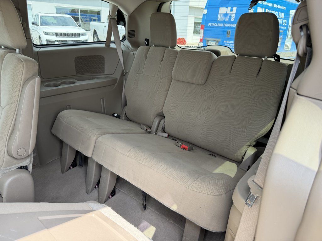 Used 2012 Chrysler Town & Country Touring w/ Entertainment Group #1 FWD image 18