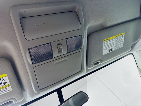 Used 2018 Nissan Frontier SV image 30