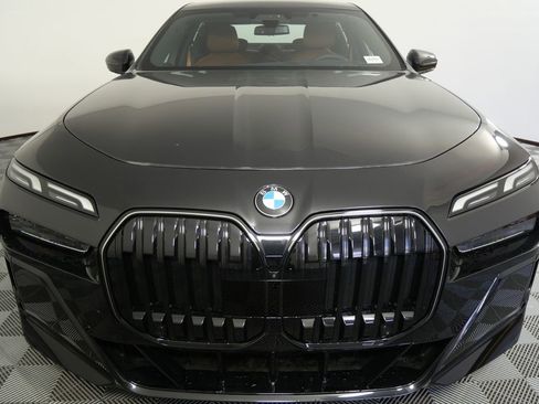 Used 2025 BMW 760i xDrive w/ Executive Package image 10