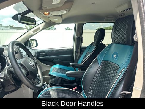 Used 2020 Dodge Grand Caravan SE FWD image 11