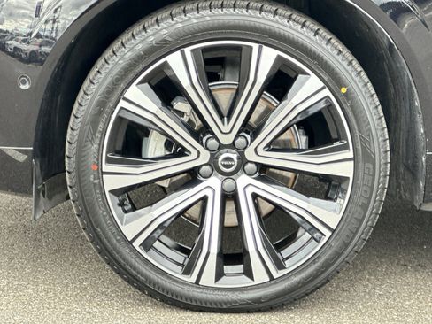 Used 2023 Volvo XC60 B5 Ultimate w/ Climate Package image 33