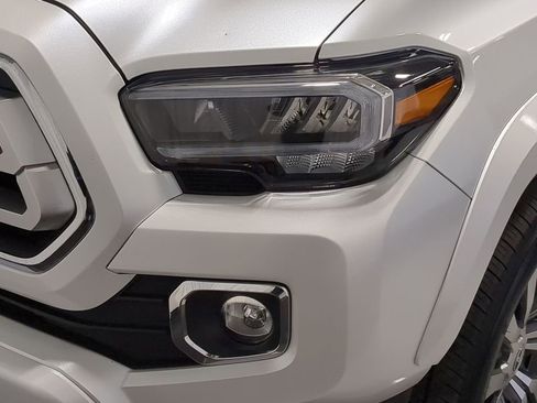 Used 2021 Toyota Tacoma Limited image 22