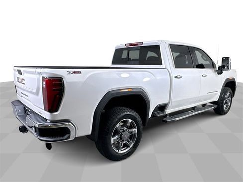 Used 2025 GMC Sierra 2500 SLT w/ SLT Premium Package image 8