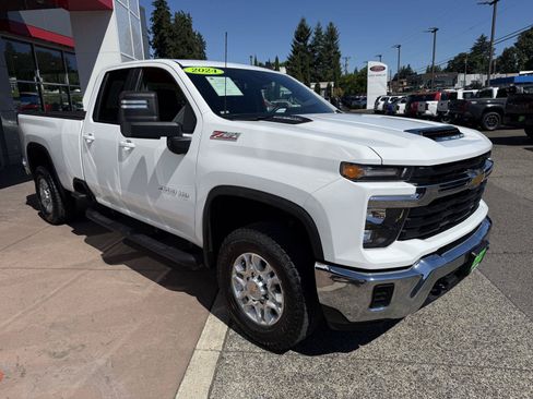 Used 2024 Chevrolet Silverado 3500 LT AWD/4WD image 7