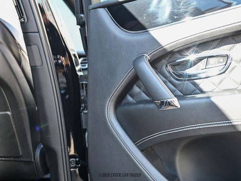 Used 2018 Bentley Bentayga image 68