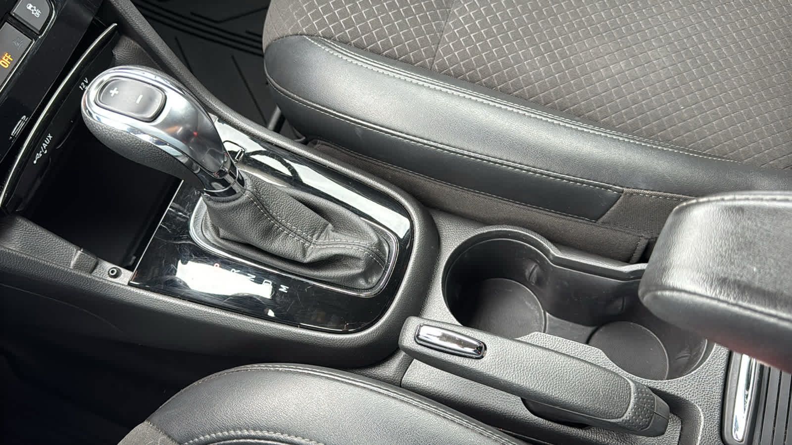 Used 2019 Buick Encore Sport Touring w/ Safety Package AWD/4WD image 18