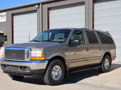 Used 2000 Ford Excursion XLT image 8