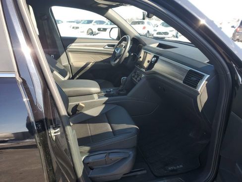 Used 2022 Volkswagen Atlas Cross Sport SE image 30