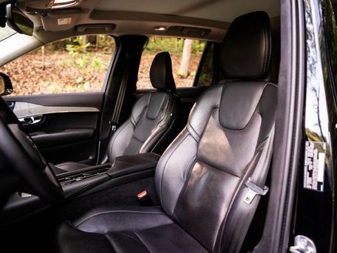Used 2025 Volvo XC90 B6 Ultra w/ Lounge Package AWD/4WD image 39