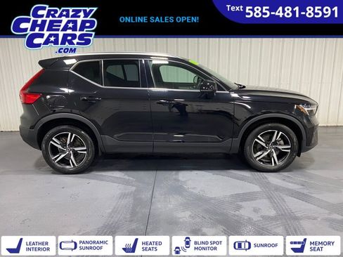 Used 2023 Volvo XC40 B5 Plus image 1