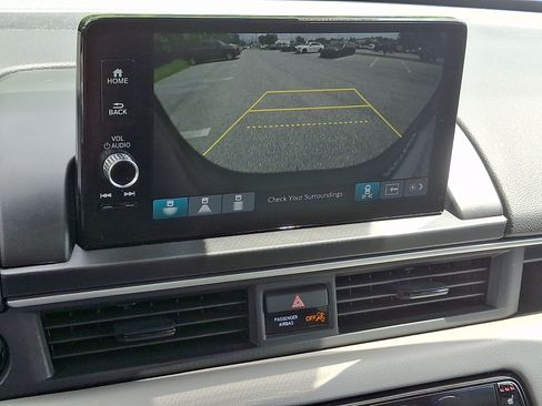 Used 2025 Honda Pilot EX-L image 18