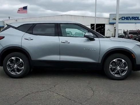Certified 2025 Chevrolet Blazer LT FWD image 9