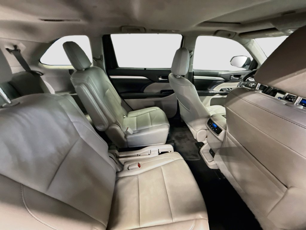 Used 2016 Toyota Highlander XLE AWD/4WD image 28