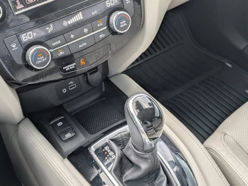 Used 2020 Nissan Rogue Sport SL FWD image 17