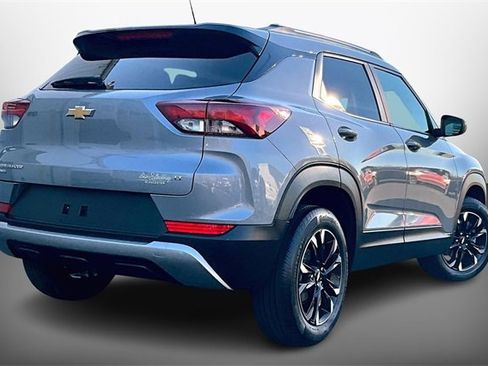 Used 2023 Chevrolet TrailBlazer LT w/ Convenience Package image 2