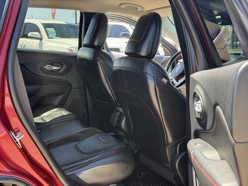 Used 2015 Jeep Cherokee Trailhawk w/ Comfort/Convenience Group AWD/4WD image 16