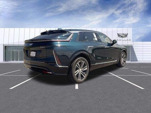 Certified 2024 Cadillac Lyriq Luxury AWD/4WD image 8