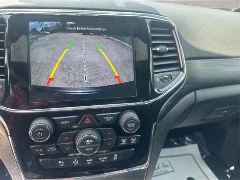 Used 2021 Jeep Grand Cherokee Laredo X AWD/4WD image 33