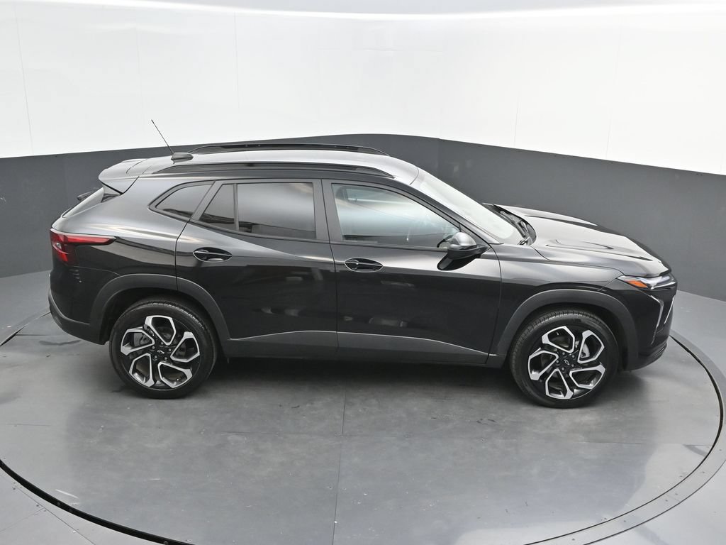 Used 2025 Chevrolet Trax RS w/ Driver Confidence Package FWD image 39