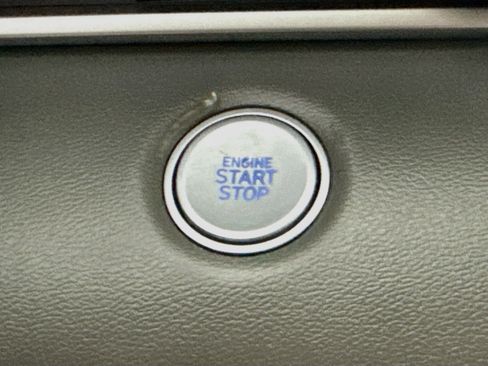 Used 2022 Hyundai Elantra SEL w/ Convenience Package FWD image 21