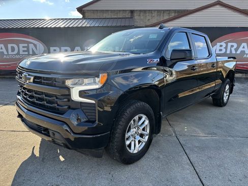 Used 2022 Chevrolet Silverado 1500 RST image 2