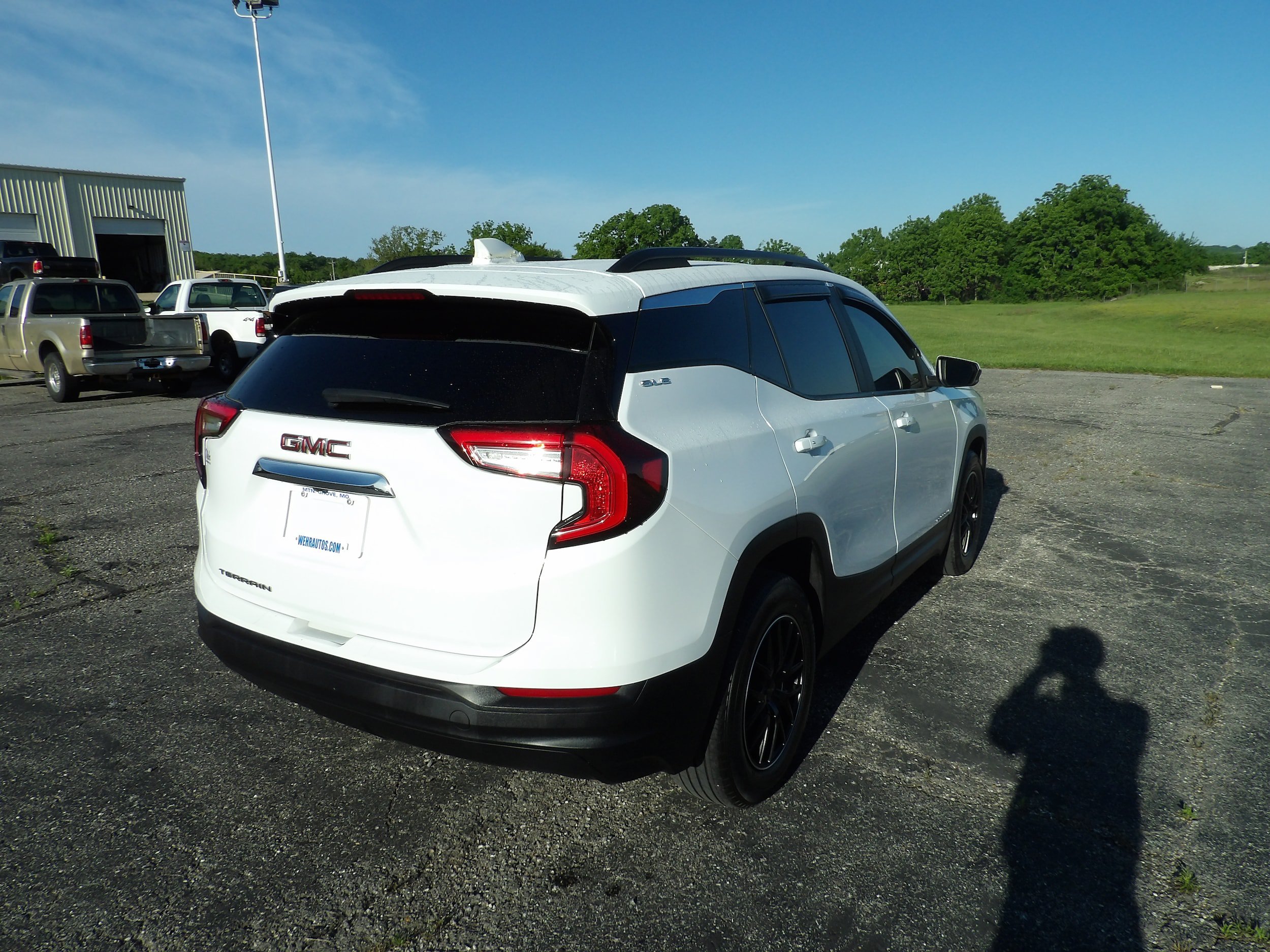 Used 2022 GMC Terrain SLE w/ Driver Convenience Package FWD image 6