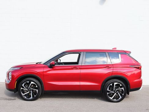 Used 2022 Mitsubishi Outlander SE AWD/4WD image 2