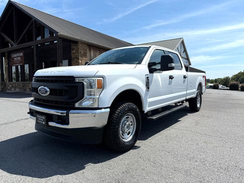 Used 2022 Ford F250 XL w/ Power Equipment Group image 2