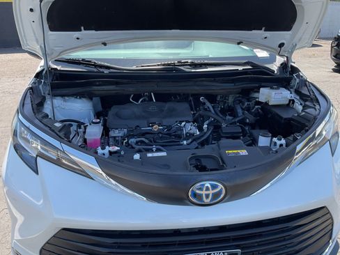 Used 2021 Toyota Sienna XLE FWD image 20