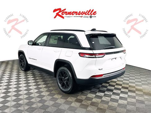 New 2026 Jeep Grand Cherokee Altitude image 5