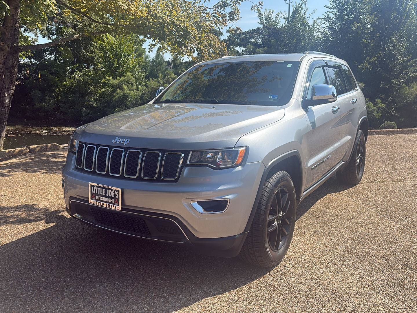 Used 2020 Jeep Grand Cherokee Limited AWD/4WD image 11