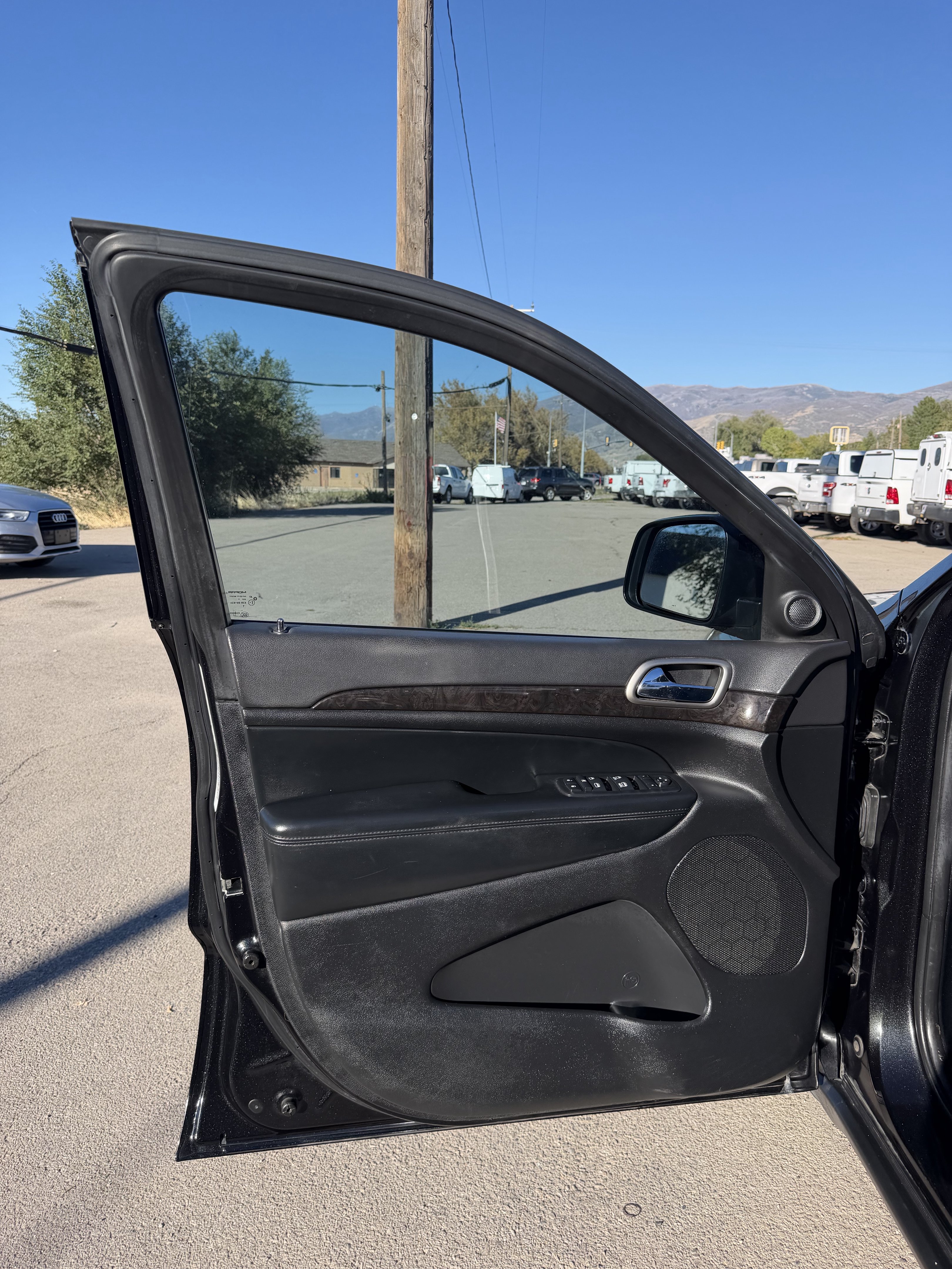 Used 2012 Jeep Grand Cherokee Laredo AWD/4WD image 16