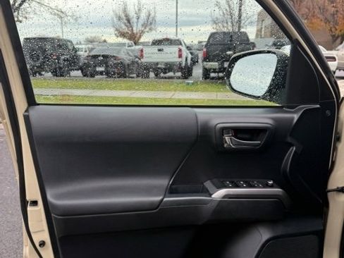 Used 2018 Toyota Tacoma SR5 image 14