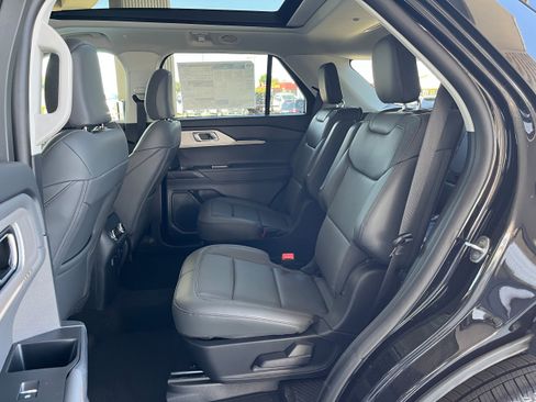 New 2026 Ford Explorer Active w/ Active Comfort Package AWD/4WD image 7