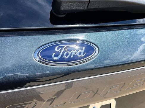 Used 2022 Ford Explorer XLT w/ Equipment Group 202A RWD image 30