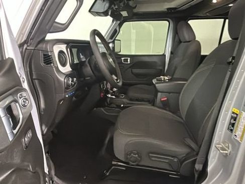 Used 2024 Jeep Wrangler Unlimited AWD/4WD image 10