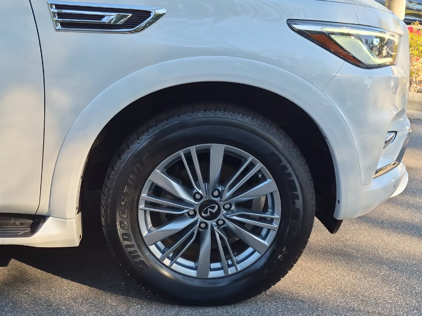 Used 2023 INFINITI QX80 Luxe w/ Cargo Package RWD image 10
