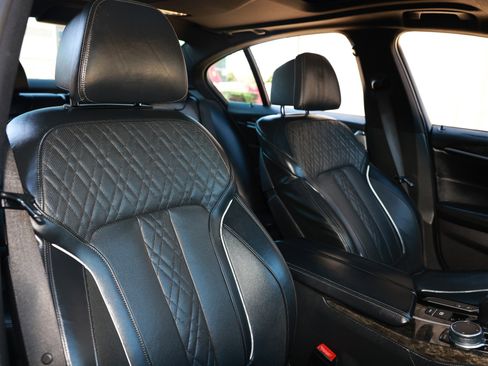 Used 2017 BMW 540i xDrive image 19