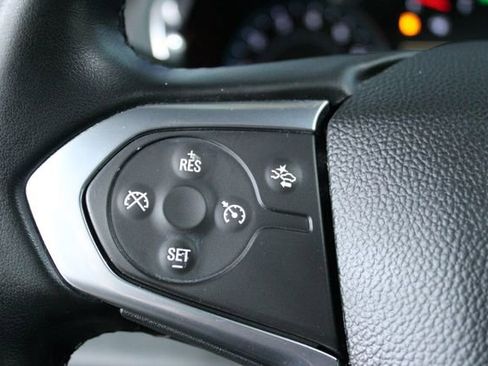 Used 2023 Chevrolet Traverse LT image 15