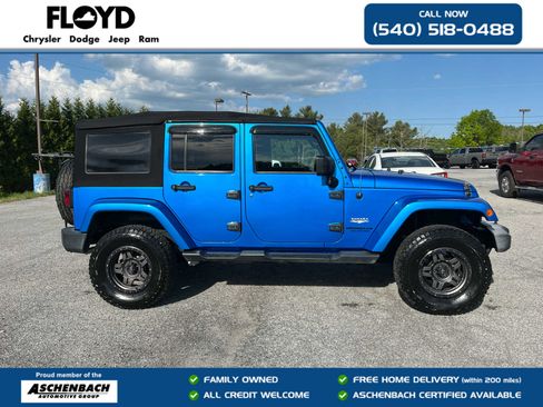 Used 2015 Jeep Wrangler Unlimited Sahara w/ Connectivity Group AWD/4WD image 2