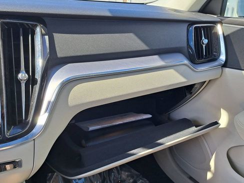 Used 2019 Volvo S60 T5 Momentum w/ Premium Package image 14