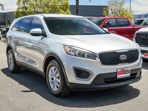 Used 2017 Kia Sorento L FWD image 4