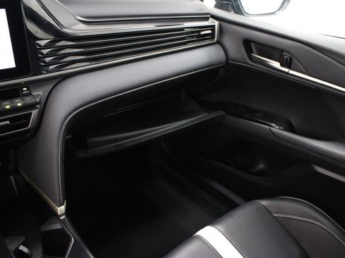 Used 2025 Toyota Camry SE w/ Convenience Package FWD image 22
