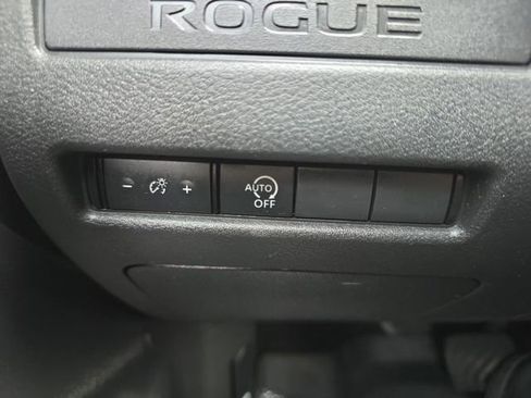 Used 2023 Nissan Rogue S image 10
