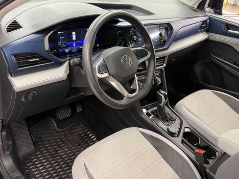 Used 2024 Volkswagen Taos SE AWD/4WD image 3